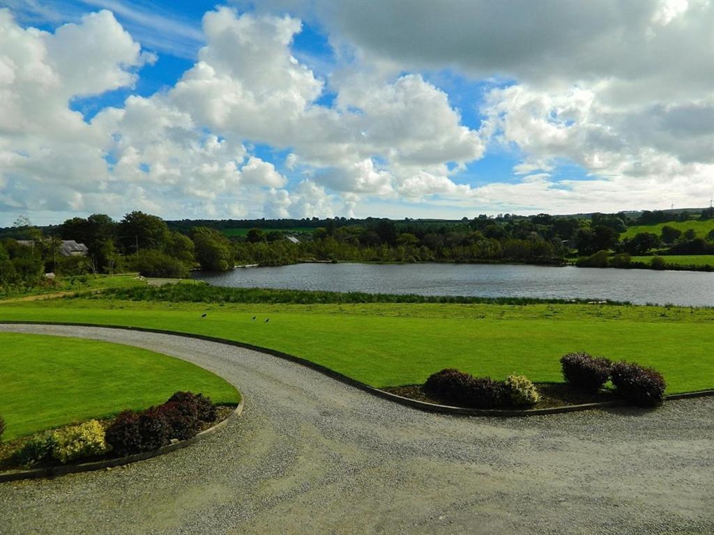 Lake House Bed and Breakfast Dunmanway Esterno foto